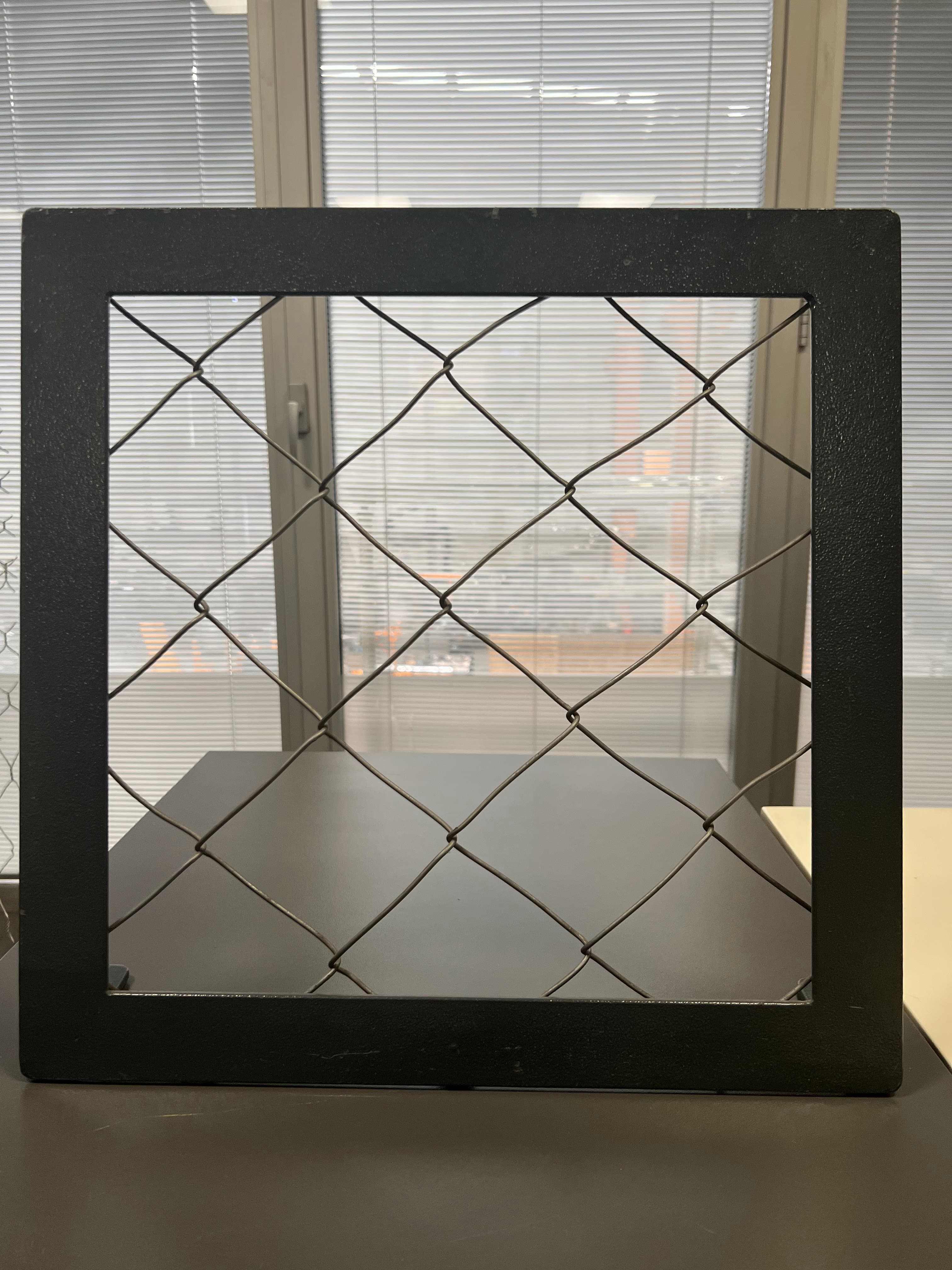 Chain link sample — 70×70 mm mesh