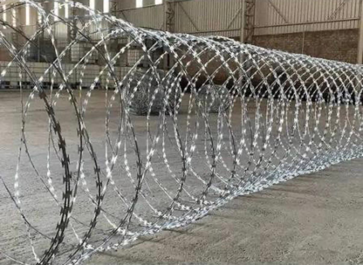 Razor wire — concertina coil